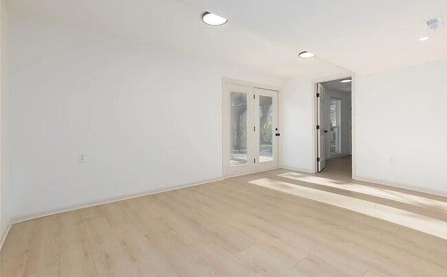 Building Photo - Spacious and Elegant 4 BR 3.5 BA Home in Olathe!