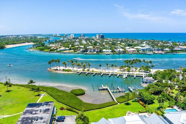 Building Photo - 901 Sandy Oaks Dr