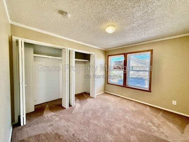 Building Photo - 405 S 28th Ln