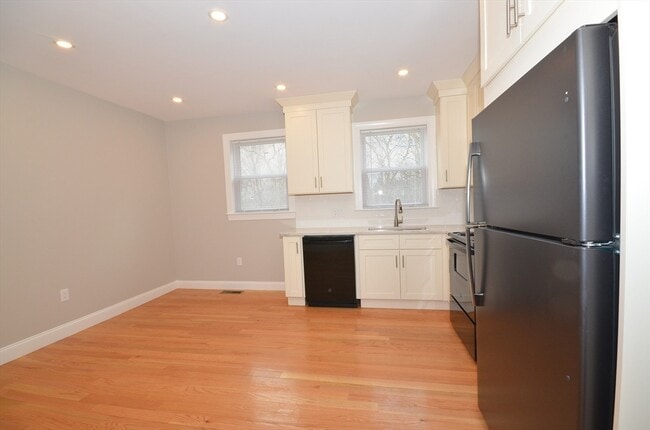 Building Photo - 18 Eaton Ave