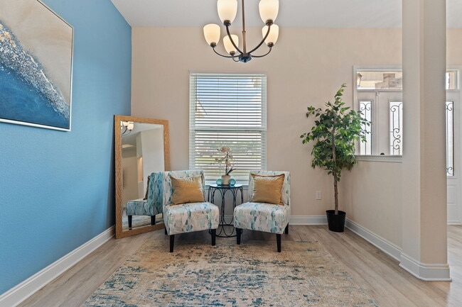 Building Photo - 5568 Micanopy Dr