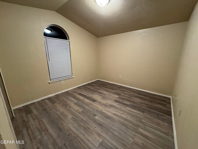 Building Photo - 4116 Tierra Bronce Dr