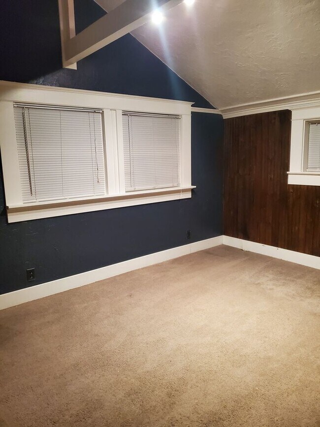 Building Photo - For Rent – Spacious 4 Bedroom Victorian Home | 2,528 Sq Ft