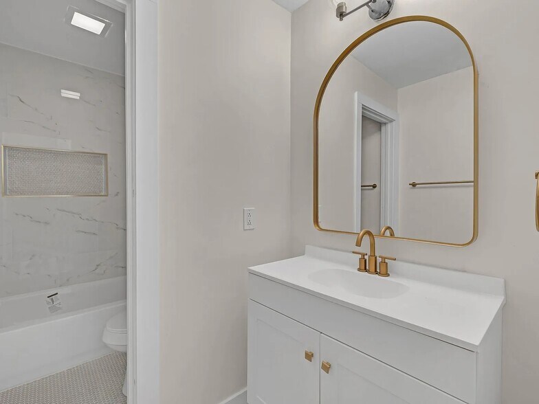 Upstairs bathroom - 4958 Edmondson Pike