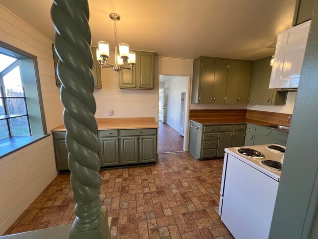 Building Photo - 3103 W Avenue L2