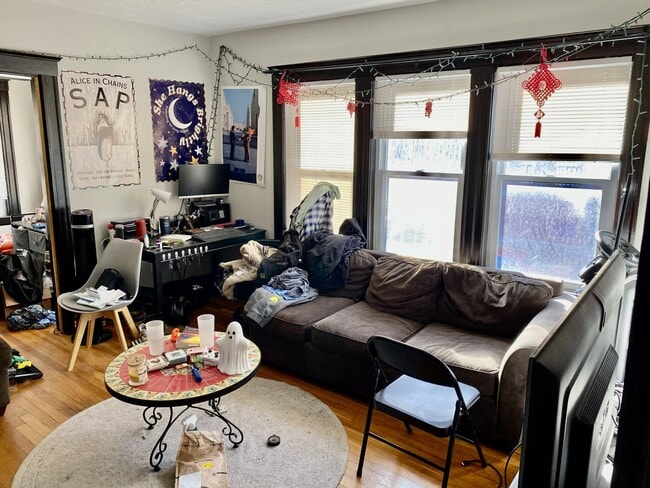 Building Photo - 173 Hillside St