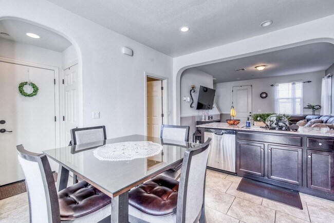 Building Photo - Beautiful 3/2.5 near Clovis East