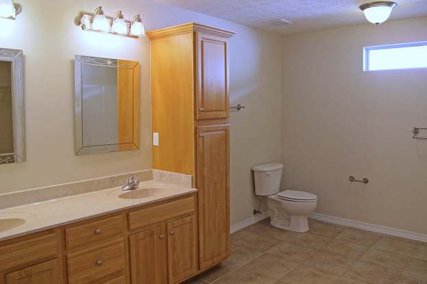 Building Photo - 4150 Oak Pointe Dr
