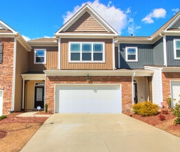 Building Photo - RTP Beauty!  Huge 3/2.5 Townhouse in Page Park