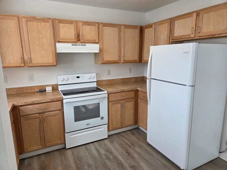 Kitchen - 803 E Hart St