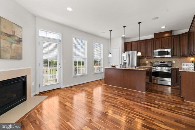 Building Photo - 22664 Amberjack Square