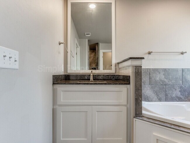 Building Photo - 4013 Palmetto Trail