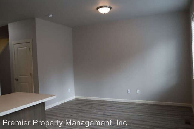 Building Photo - 205 Cloverdale Rd