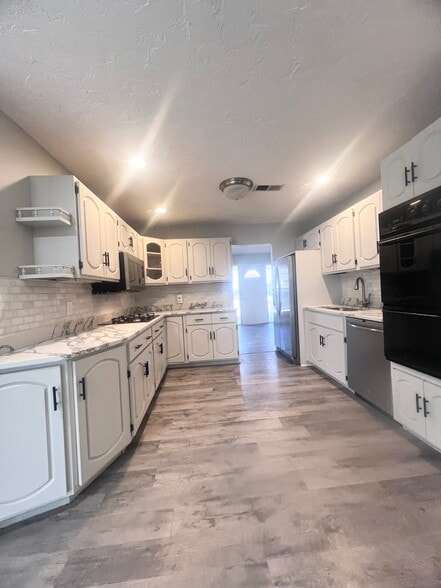 Building Photo - 3912 Manorwood Dr