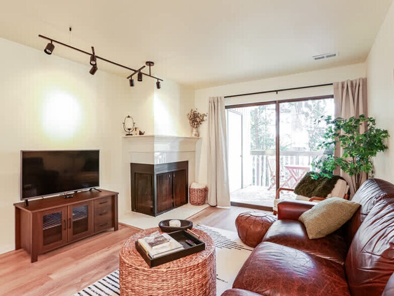 Building Photo - 10819 NE 37th Pl