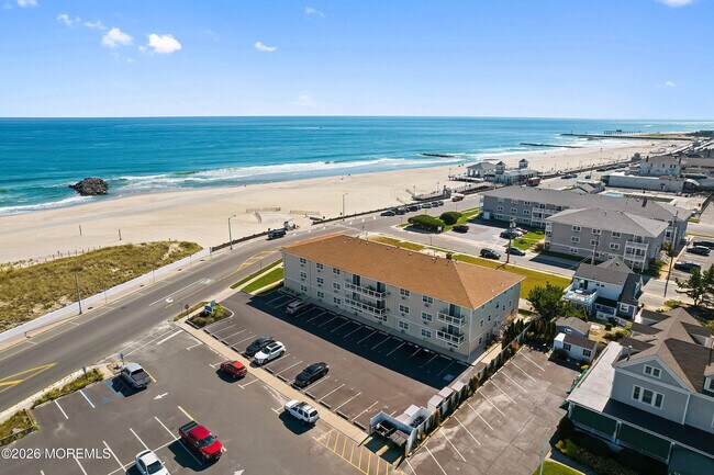 Building Photo - 809 Ocean Ave N