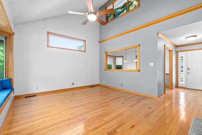 Building Photo - Pet Friendly Three Bedroom!
