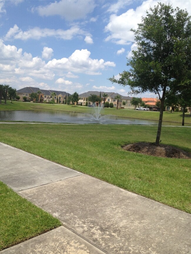 Building Photo - 2038 Palm Forest Ln