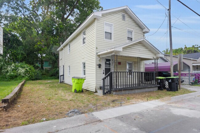Building Photo - 617 1st Ave