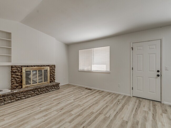 Building Photo - 1700 N Alexander Ln