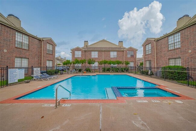 Building Photo - 2121 El Paseo St