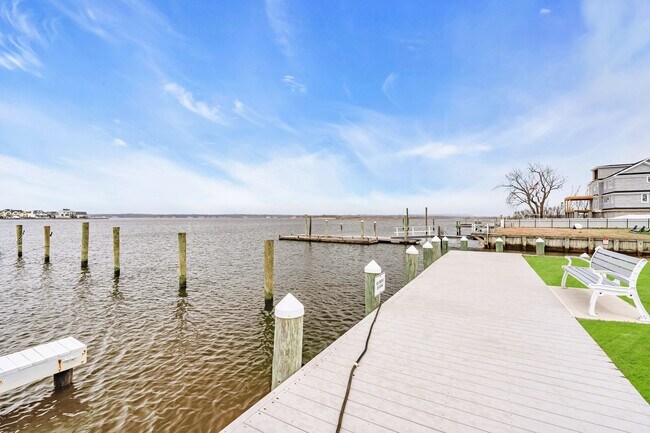 Building Photo - 113 Wharfside Dr