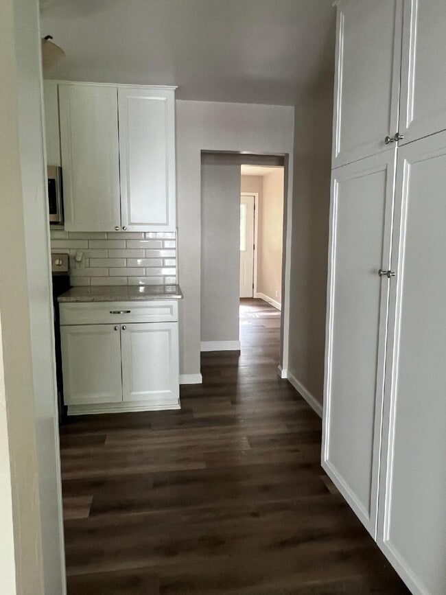 Building Photo - 332 11th St