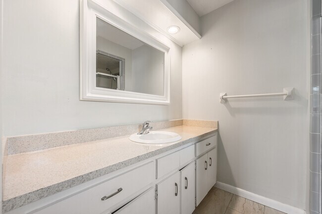 Building Photo - Point View Lane