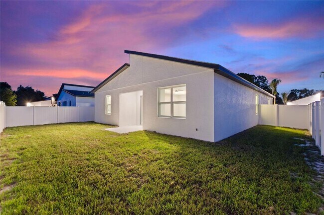 Building Photo - 326 Royal Palm Wy