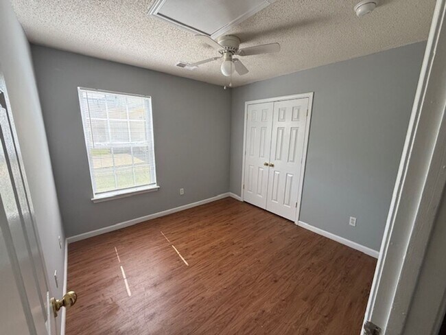 Building Photo - 148 Pinemast Court