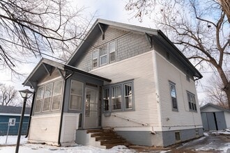 Building Photo - 712 W 22nd St