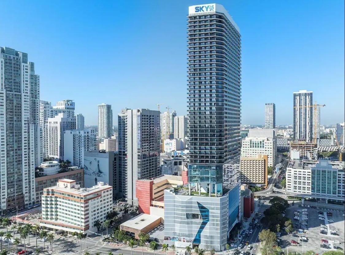 Building Photo - 398 NE 5th St