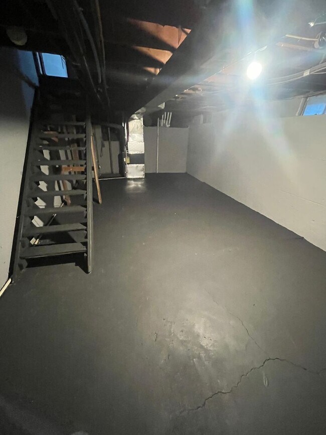 Building Photo - $795 - 2 bed 1 bath - Duplex