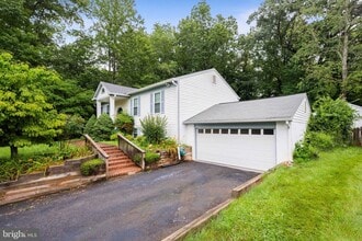 Building Photo - 11821 Sinclair Ln