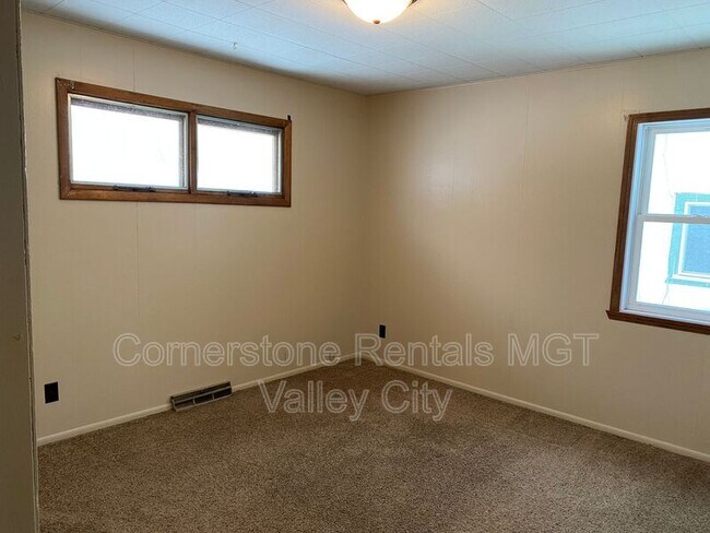 Building Photo - 233 8th Ave NE