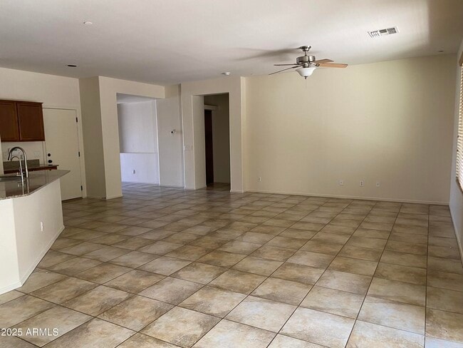 Building Photo - 61 W Hackberry Dr