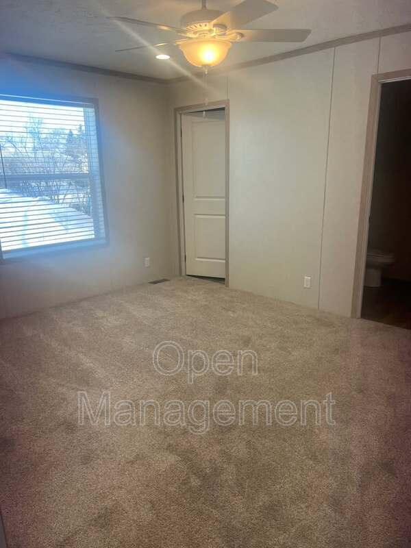 Building Photo - 825 1st Ave E