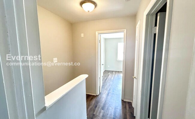 Building Photo - 1512 11th Ave N