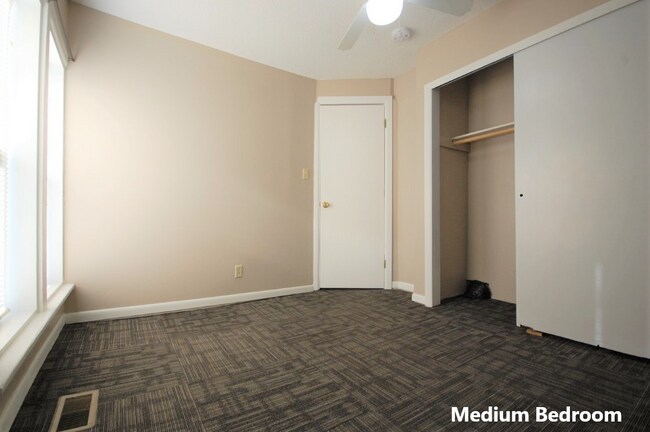 Building Photo - 520 W 5th St