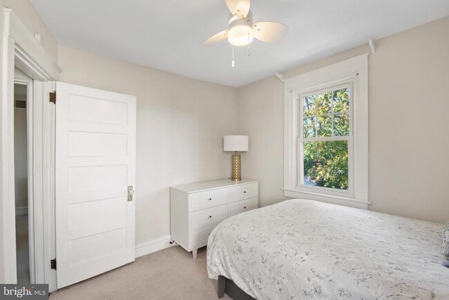 Building Photo - 404 S Jackson St