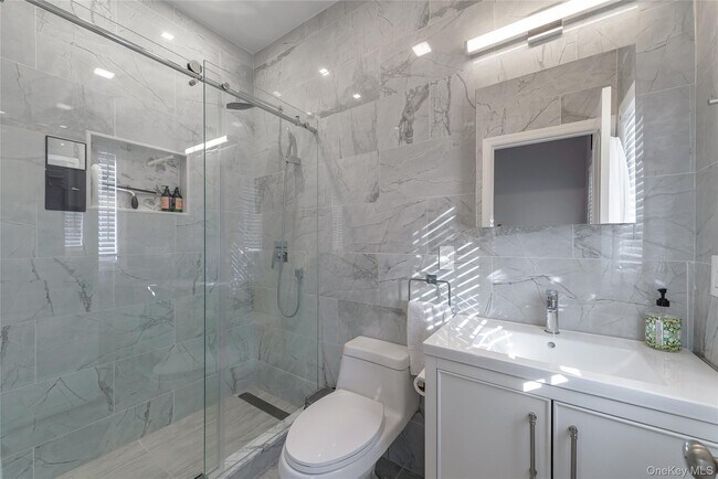 Building Photo - 330 Maple Ave