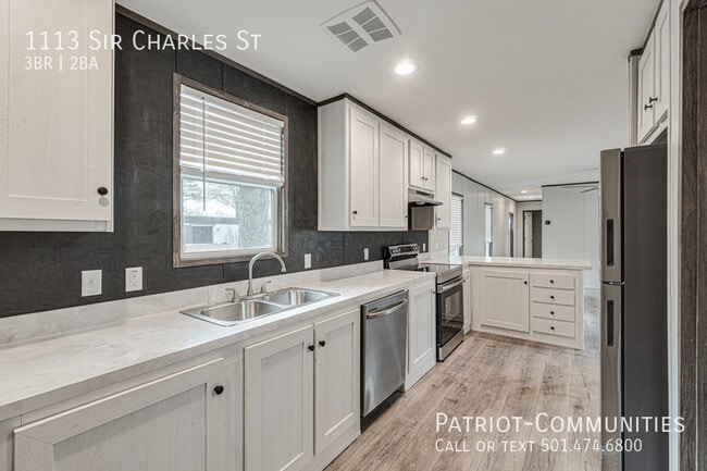 Building Photo - 1113 Sir Charles St