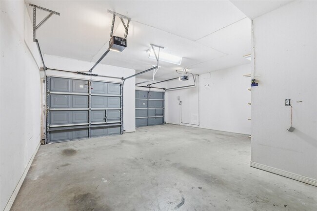 Building Photo - 5518 Australia Ct