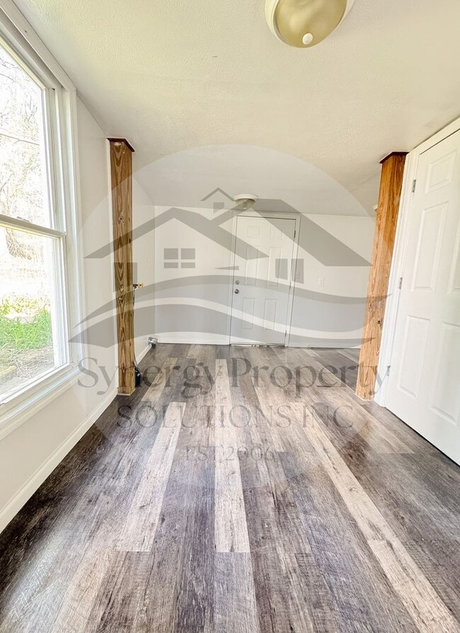 Building Photo - Large Mansfield Home