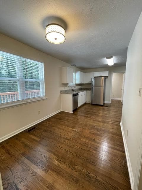 Building Photo - 1130 Ridgemont Dr
