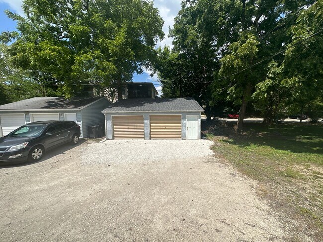 Building Photo - 418 Dunbar Ave