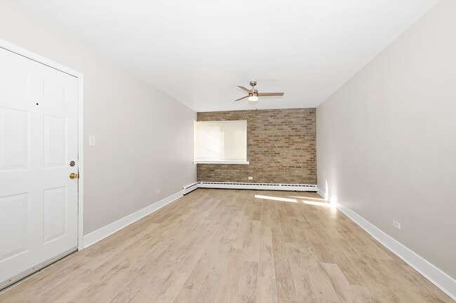 Building Photo - Gorgeous 2bed/1bath Condo Unit For Rent in...