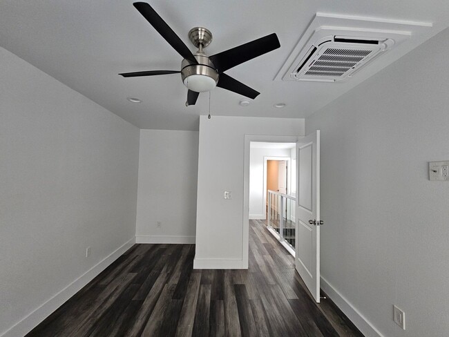 Building Photo - Sunny and Bright Newly Constructed 3-bedro...