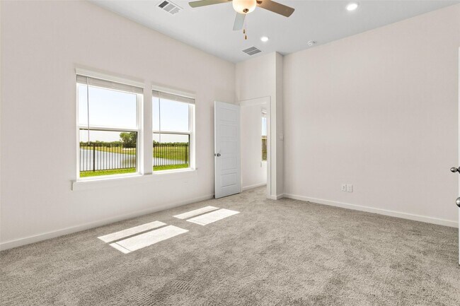 Building Photo - 6643 Escondido Dr