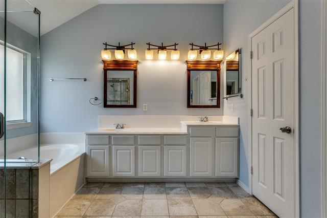 Building Photo - 1620 Bur Oak Dr